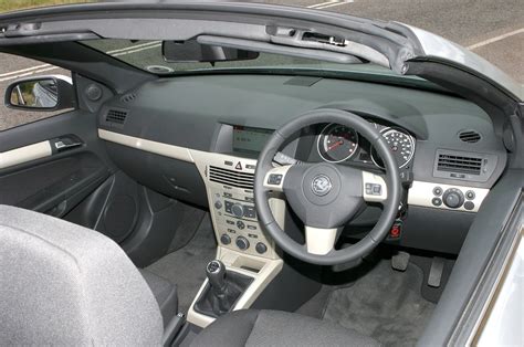 Used Vauxhall Astra TwinTop (2006 - 2010) Review | Parkers