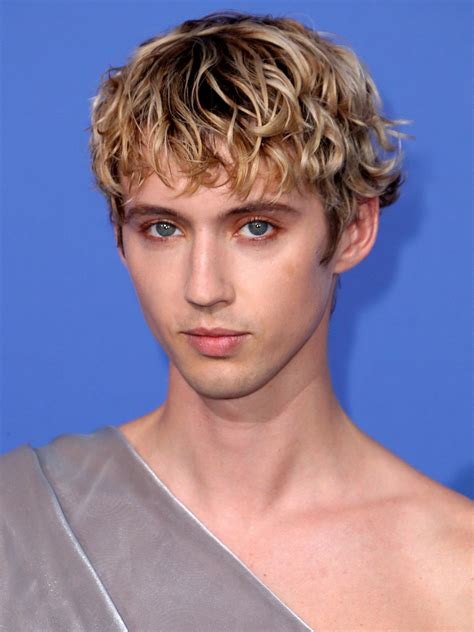 troye sivan gesicht troye sivan  coming  advice teen vogue