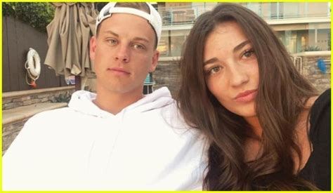 Joe Burrow & Girlfriend Olivia Holzmacher - Cutest Photos Together ...