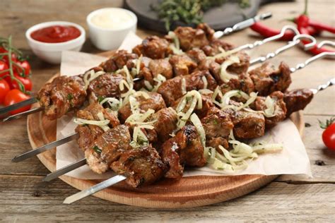 Шашлык из свиной лопатки – простой и вкусный рецепт, как приготовить ...