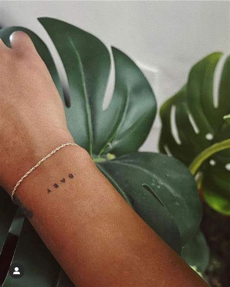 30 Small Wrist Tattoos for Inspiration