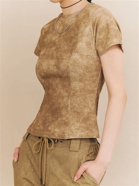 Футболка с рельефными вытачками :: LICHI - Online fashion store