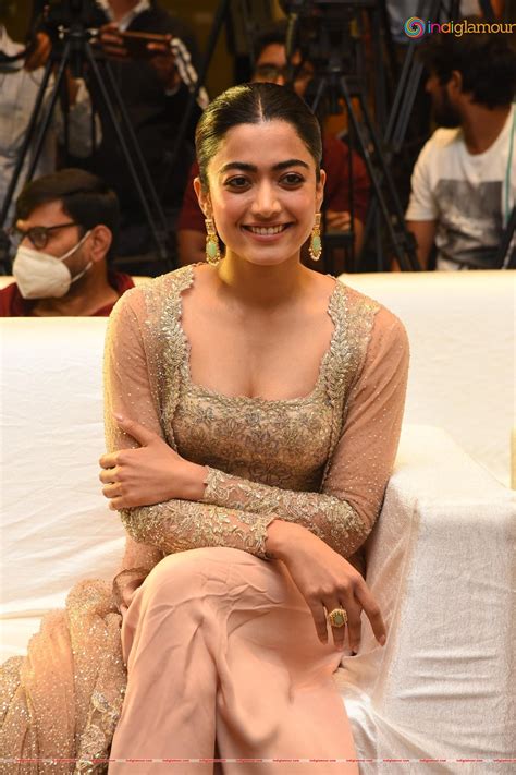 Rashmika Mandanna Actress HD photos,images,pics and stills-indiglamour