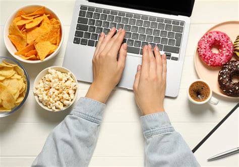 The Top 10 Bad Eating Habits to Avoid | Spatz