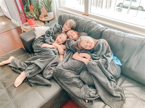 DIY Snuggle Blanket with Sleeves for Kids and Adults - Creative Fashion ...