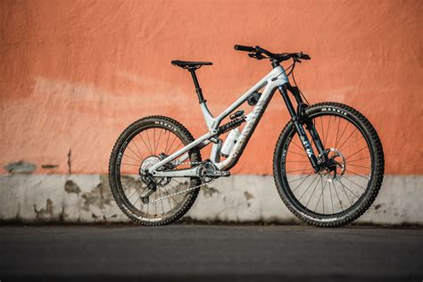 Canyon Spectral CF 8 CLLCTV 2022: Alle Infos, Varianten und Test