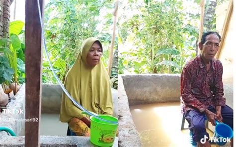 Viral! Live Tiktok Pekerjakan Lansia Mandi Lumpur Demi Dapat Koin