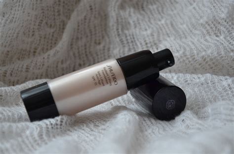 Тональный крем с эффектом лифтинга СПФ 15 Shiseido The Makeup Lifting ...