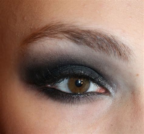 Smilekylee: Taylor Momsen Inspired Makeup