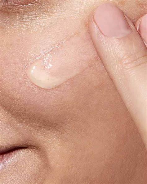 Jetzt entdecken: CeraVe Hautbilderneuerndes Retinol Serum | CeraVe