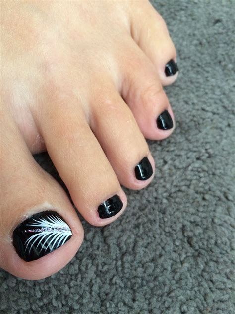 30+ Black Toe Nail Designs – The FSHN