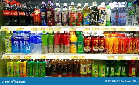 Refrescos Y Bebidas En Supermercado Fotos De Stock - Descarga 113 Fotos ...