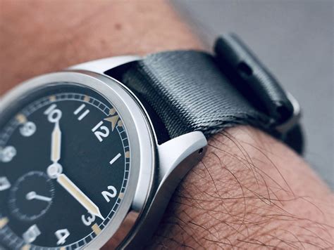 The Vario 1945 D12 Watch Strap Guide - WATCHBANDIT