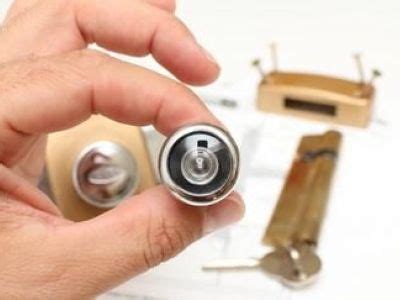 Le loquet d’une porte, un système de fermeture par l'intérieur