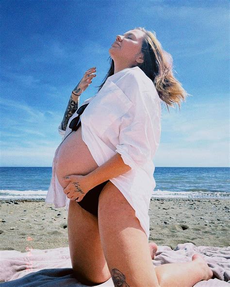 I’m selling my pregnancy pics on OnlyFans — but I’ll be the best mom ever
