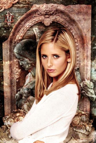 SARAH MICHELLE GELLAR and Selma Blair KISS - Sarah Michelle Gellar ...