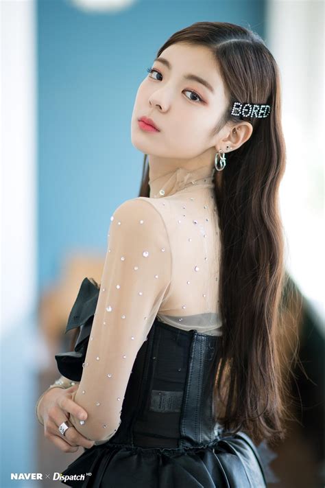 PHOTOSHOOT - ITZY x Dispatch for Wannabe | Hallyu+
