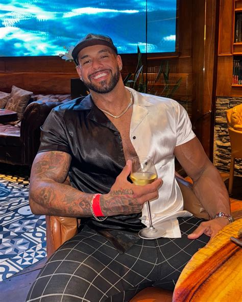 Antonio | Fitness Papi | Coolin by day then at night, workin up a sweat