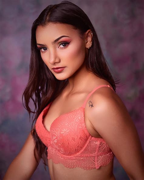 Michelle G.🇵🇷🌺 | 📸 @waqars.art 💄 @leidydjara #Fashion #Fashionmodel #