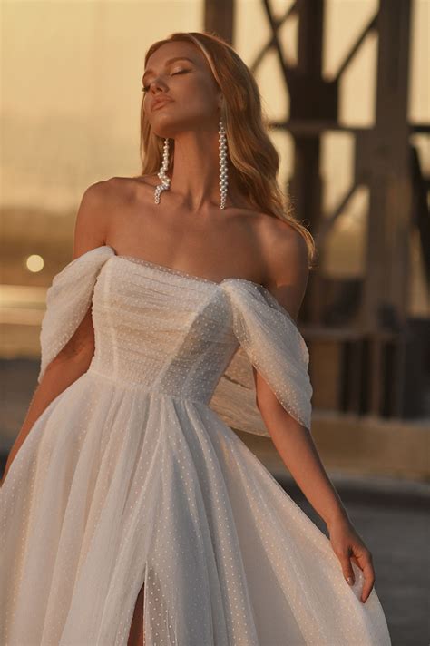 свадебное платье со спущенным съёмным рукавом Secret Sposa Пресли ...