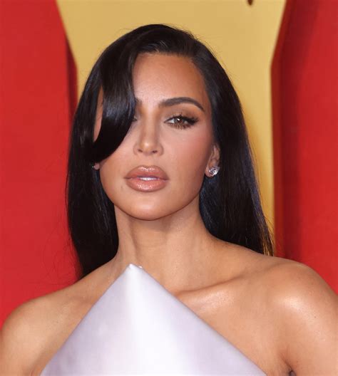 Kim Kardashian Laughs At Jimmy Fallon’s 'Hot Dog-Inspired' Beats