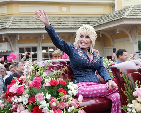 "Dolly Parton Brings Her Life Story to Broadway: Featuring New Original