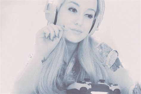 Streamer Abby aka Gamerella - GirlGamerGalaxy