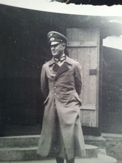Who is this General ? (greatcoat) - Wehrmacht-Awards.com Militaria Forums