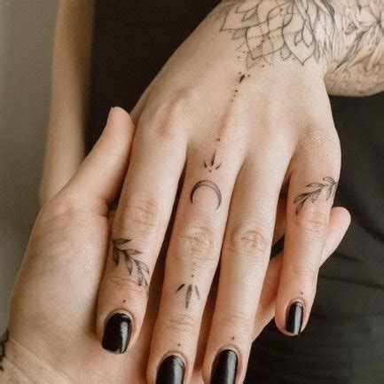Тату на пальце: тренды для девушек | VeAn Tattoo