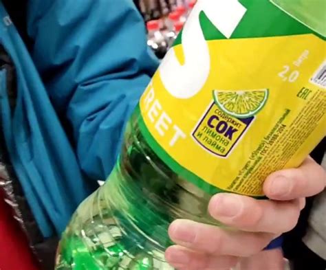 Создать мем "напиток стрит лимон лайм газированный, бутылка, напитки ...