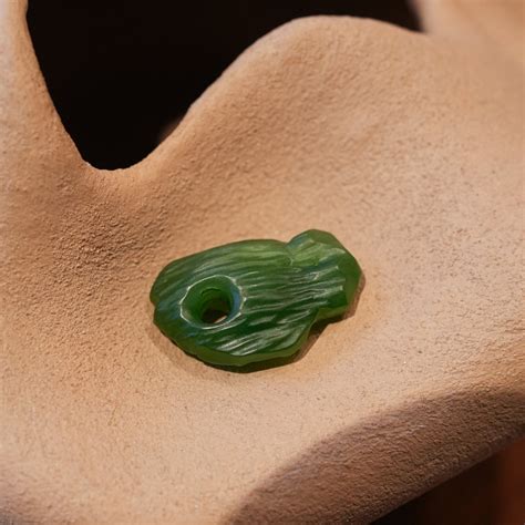 Real Jade vs Dyed Quartzite: How to Tell the Difference Between Genuin