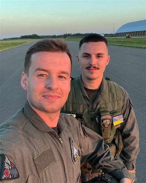 Канал 2+2 покаже документальний фільм «Володарі неба»
