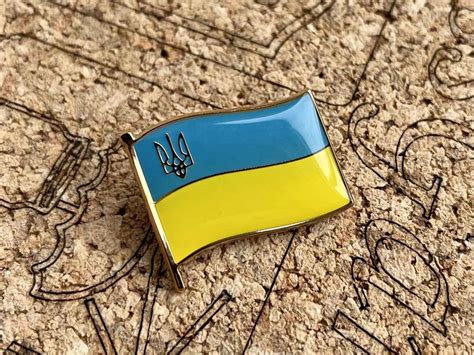 Значок з прапором України - Купити - Продаж