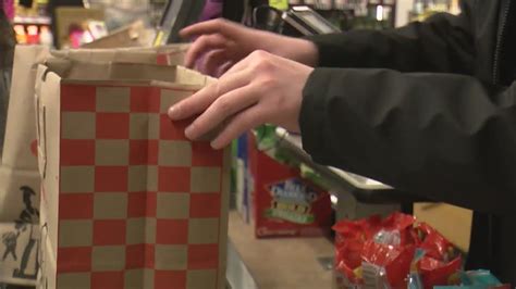 Albuquerque shoppers adjust to plastic bag ban - YouTube