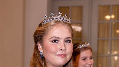 Prinses Amalia draagt historische tiara naar verjaardagsfeest
