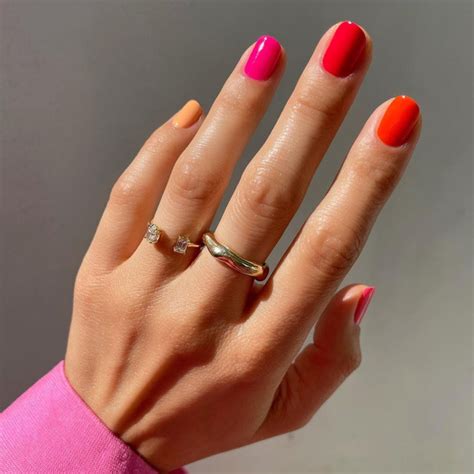 Как сделать себе маникюр гель-лаком 💅 | theGirl