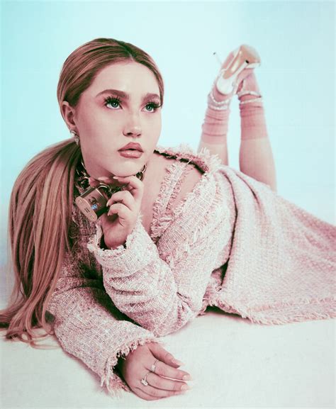 Фотосессия Ella Anderson (Galore Magazine, апрель 2024): humus