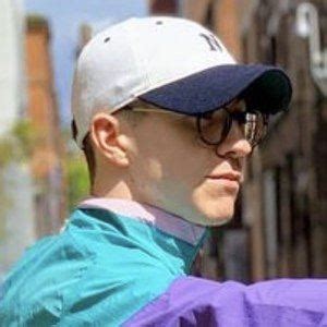 Elliot Coll - Age, Family, Bio | Famous Birthdays