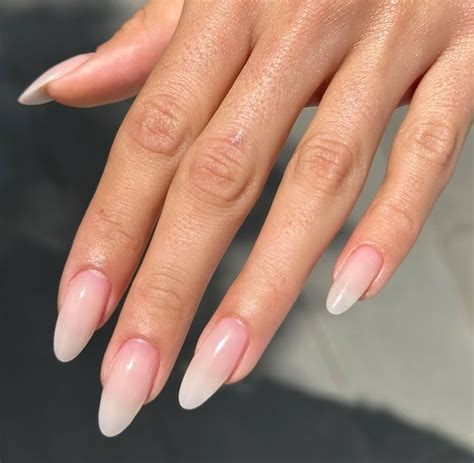 UNGHIE NATURALI GEL per una manicure sempre elegante
