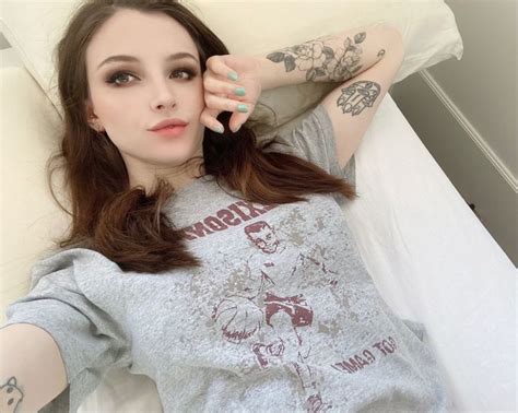 Dainty Wilder on Twitter | T shirts for women, Dainty, Flower tattoo