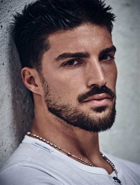 Barba, la chin strap beard è la più richiesta del momento - Barvo1884