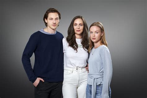 Supersuccén Threesome tillbaka med ny säsong på Viaplay – Yellowbird