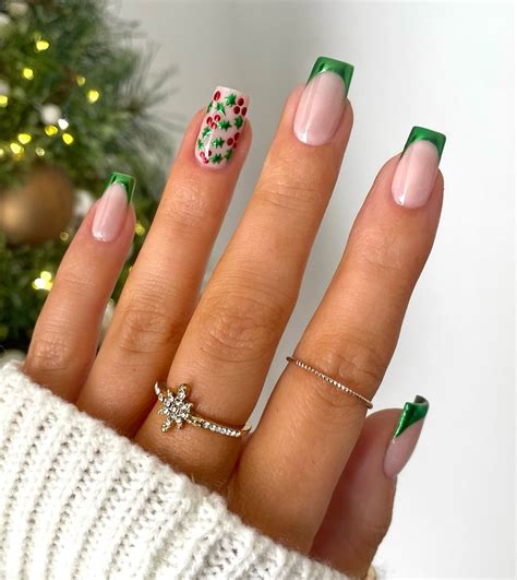 24+ Classy December Nail Ideas(2025) - DrExplains