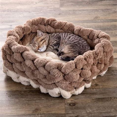 Pin by Laurie Ann on Animals | Crochet cat bed, Cat bed, Diy cat bed