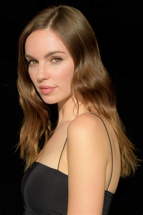 Michelle Mylett | Scrolller