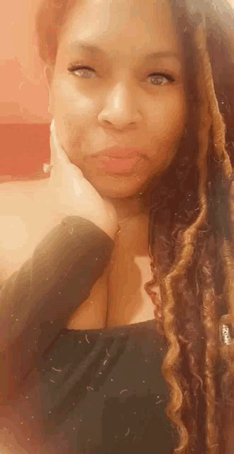Kiss Black Woman GIF - Kiss Black Woman Dimples - GIF 탐색 및 공유