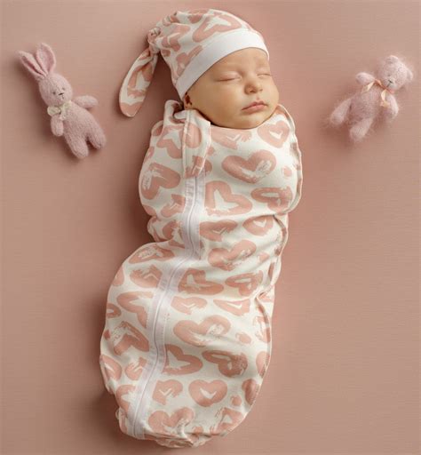 Пеленка-кокон на молнии Amarobaby Soft Hugs Сердечки с шапочкой 56
