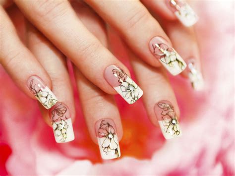 Getting a manicure and pedicure while pregnant | BabyCenter