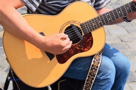 jarang   tahu ternyata awalnya gitar berasal  negara  bobo