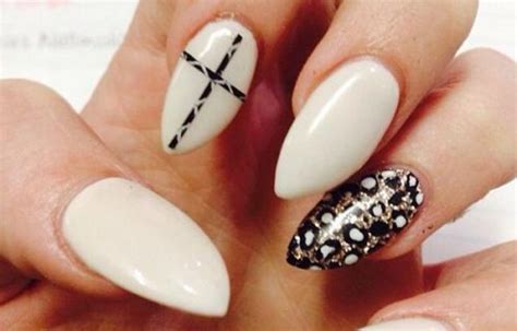Uñas decoradas de color crema - UñasDecoradas CLUB